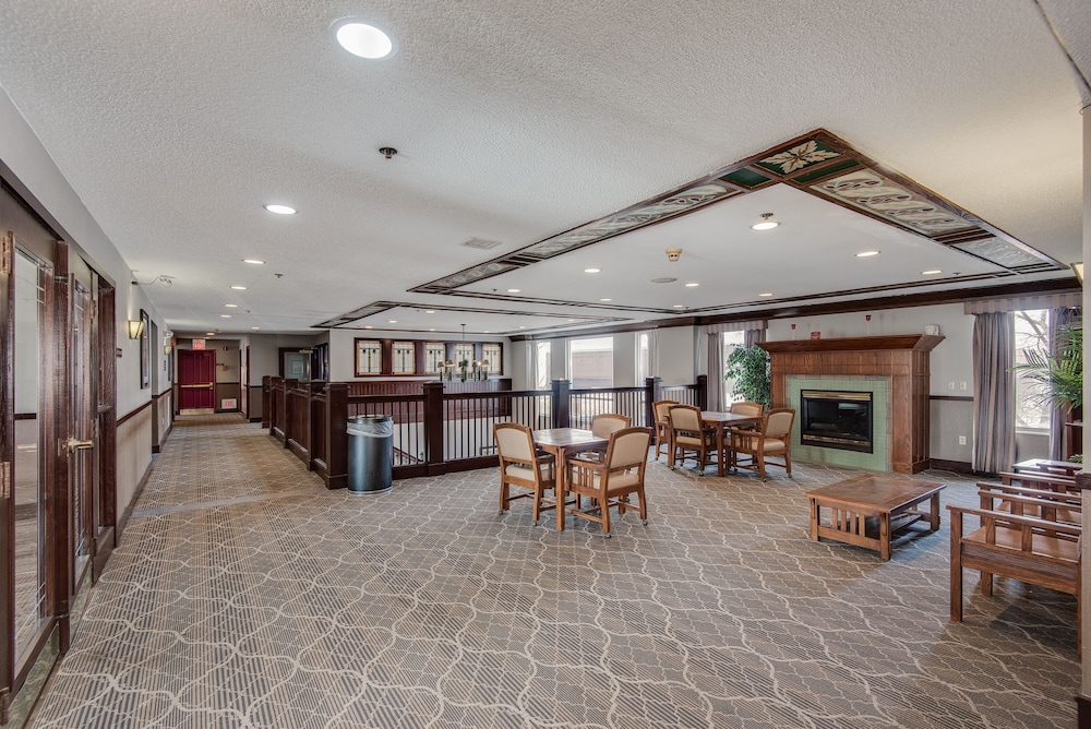 Norwood Inn And Suites Chaska 41/47