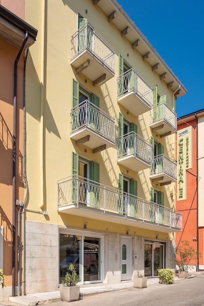 Hotel Centrale 2/50