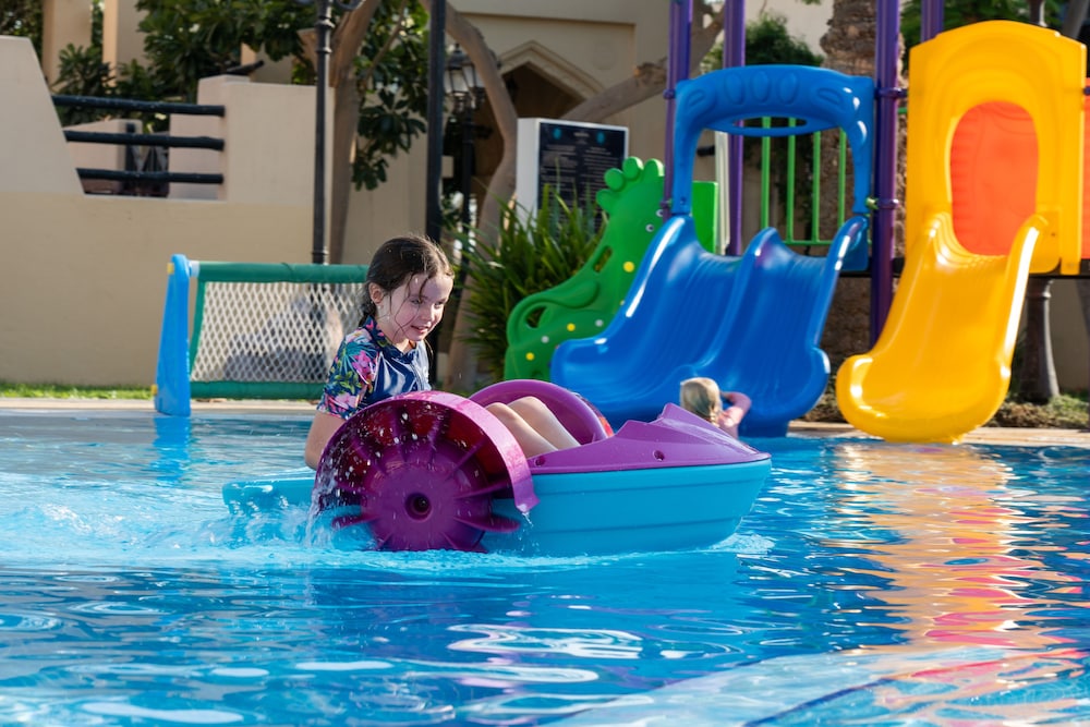 Novotel Al Dana Resort 68/75