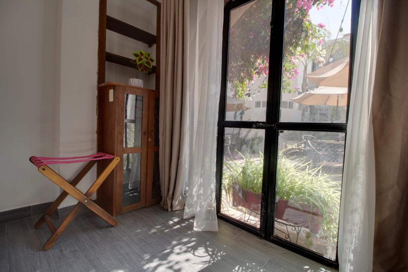 Hostal Punto 79 29/50