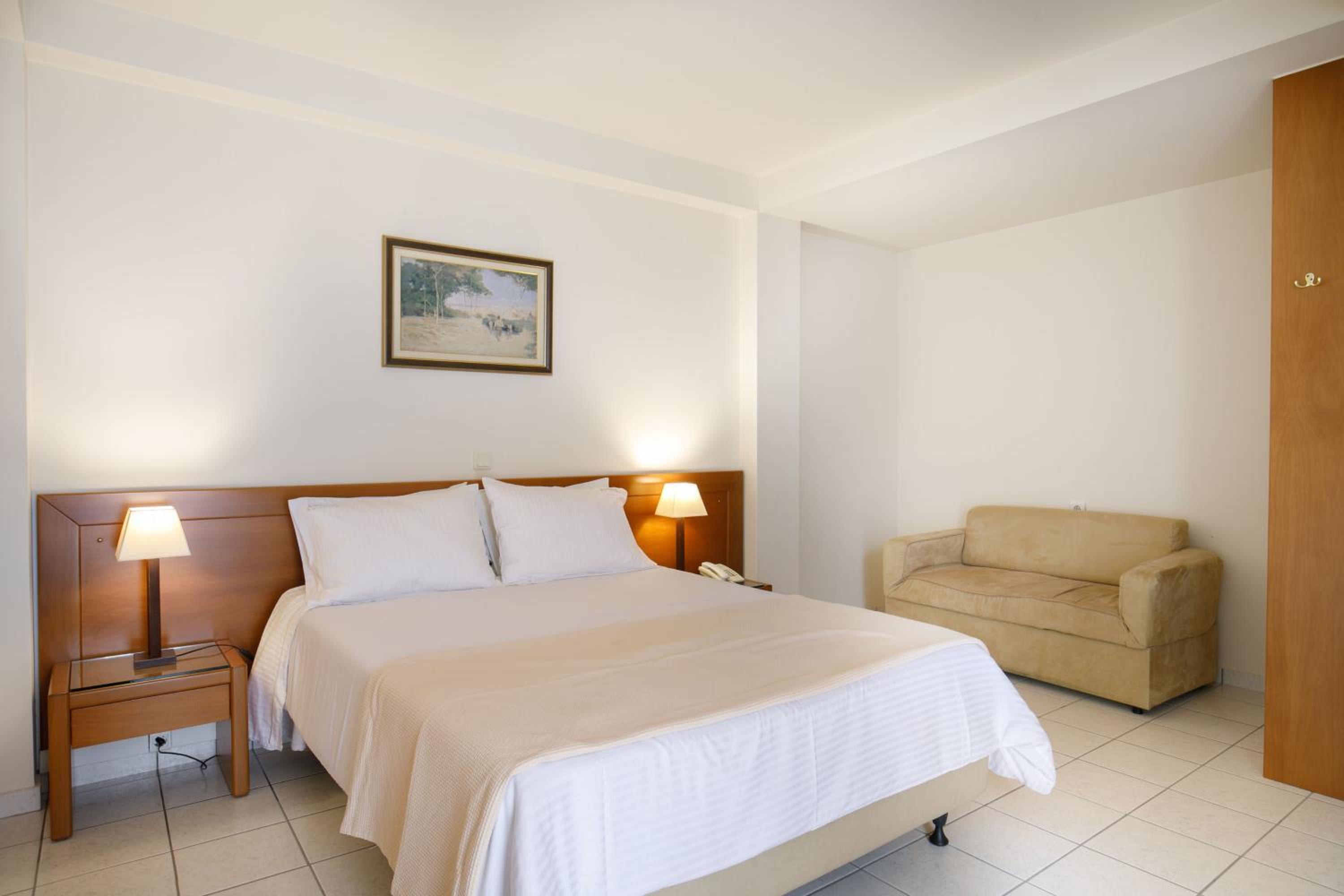 Athina 4/40