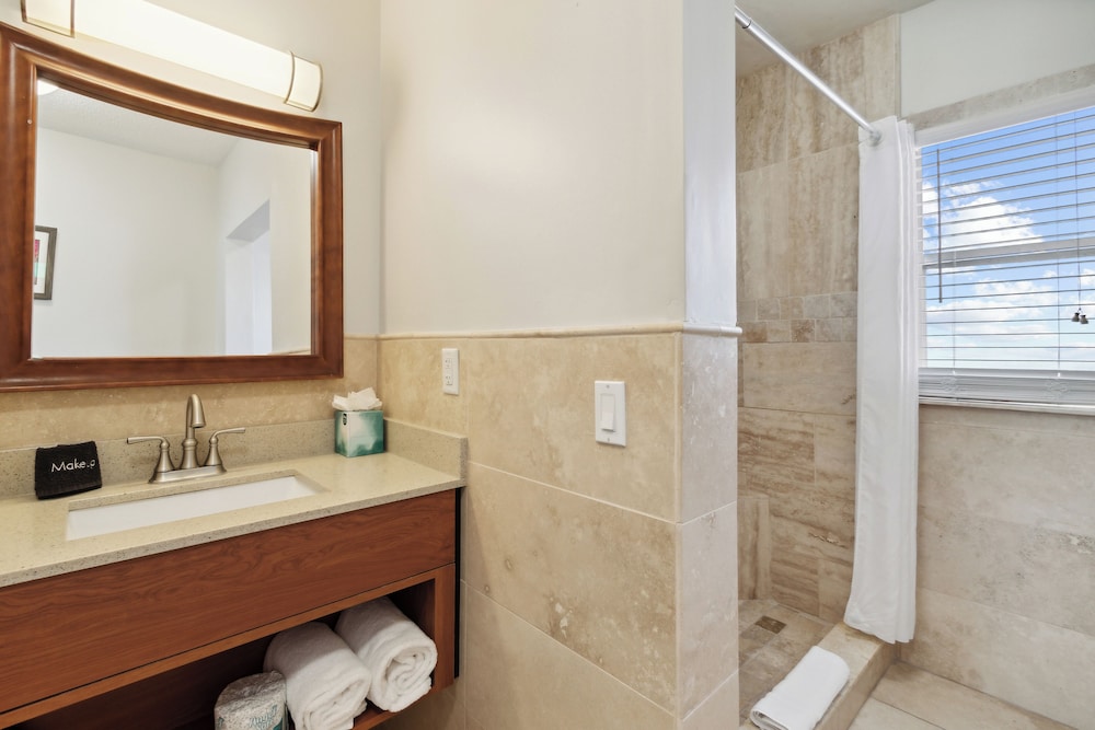 Seahorse Oceanfront Inn 50/50