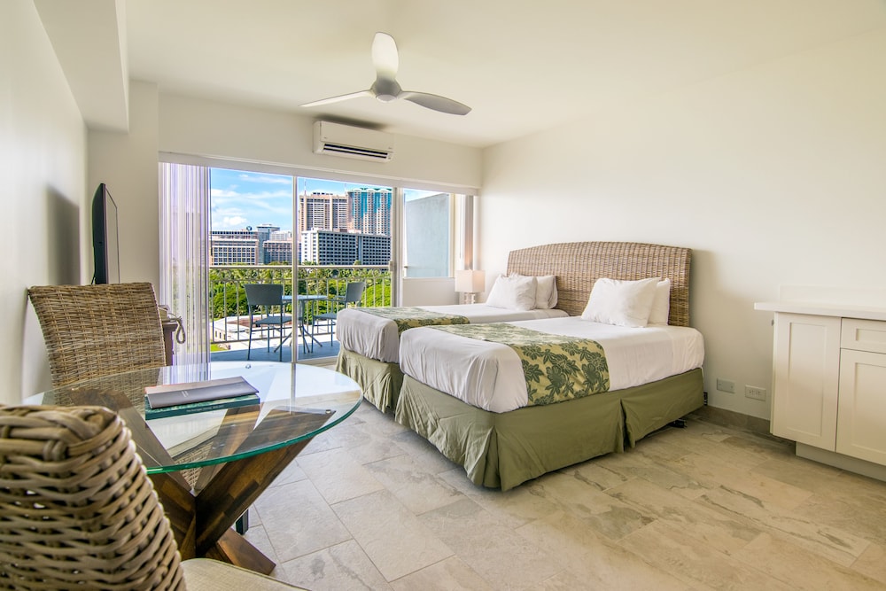 Waikiki Shore by OUTRIGGER 20/81