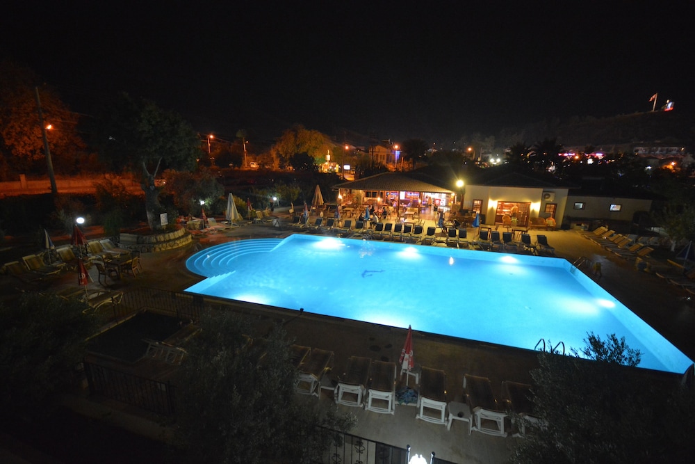 Saray Hotel 17/24