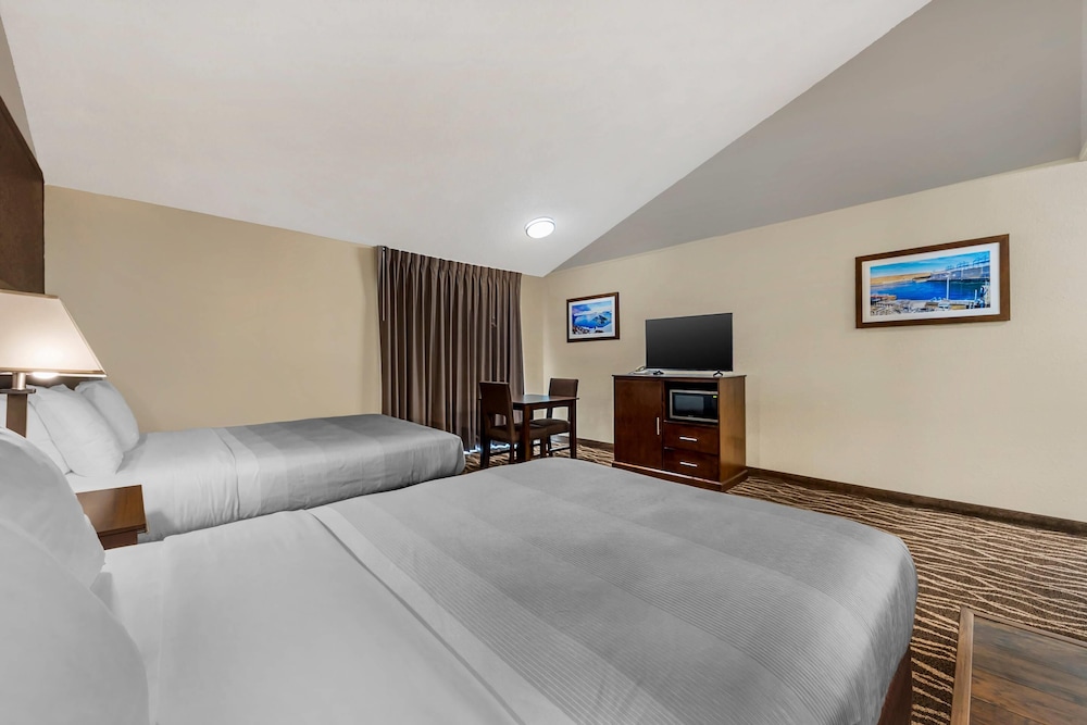 Room, 2 Queen Beds, Golf Course View