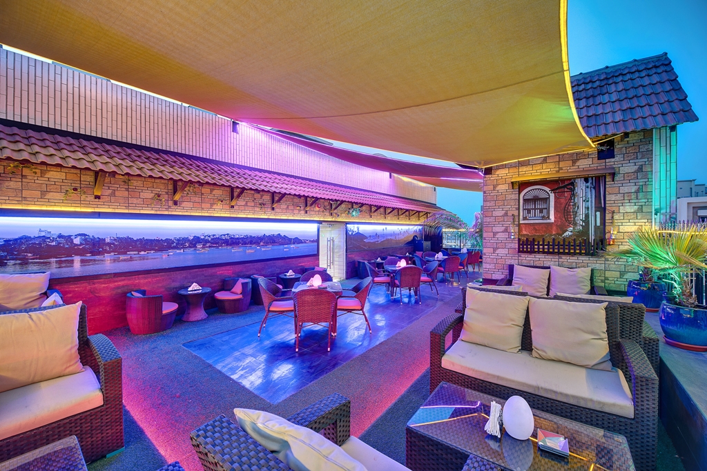 restaurant cafeteria