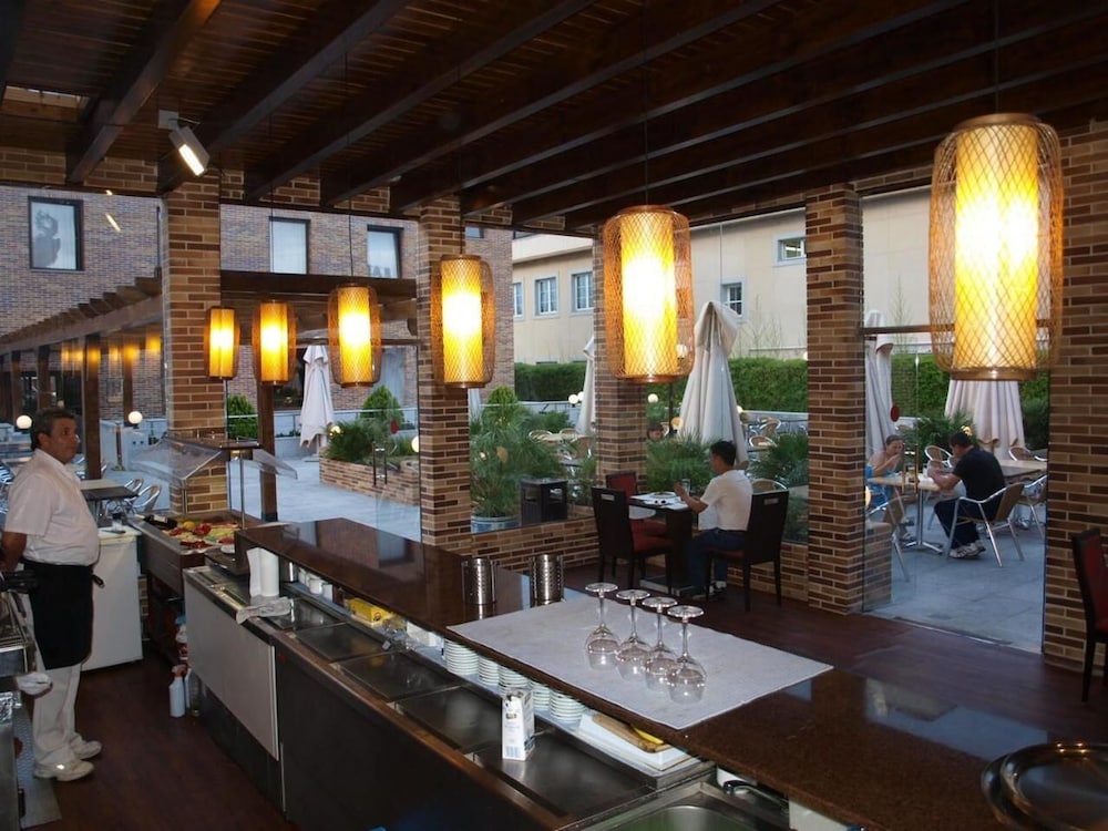 Hotel Dinastia 28/40