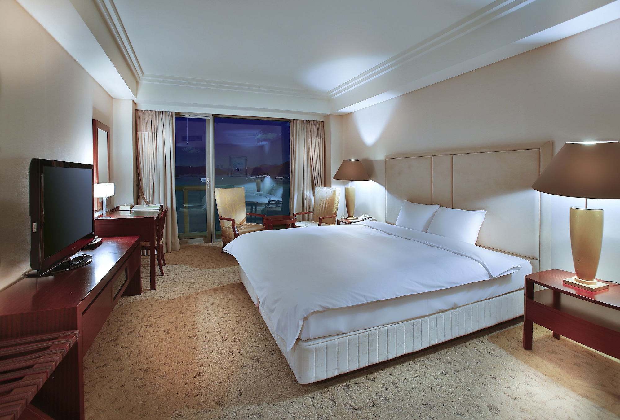 Deluxe, Double Bed, Hill Side