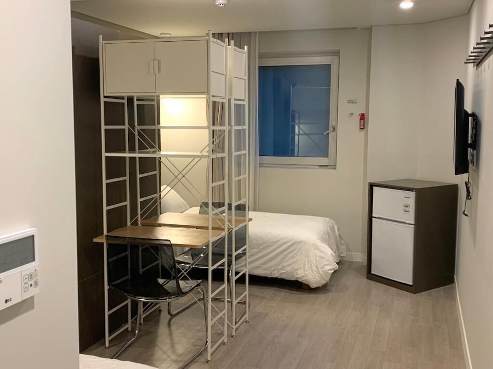 Upflo Hostel 24/60
