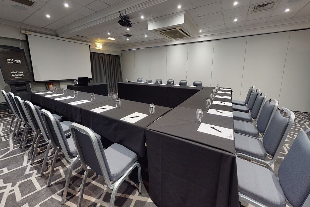 Village Hotel Manchester Cheadle 38/50