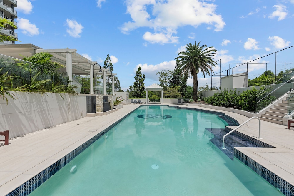 The Oasis Apartments 56/66