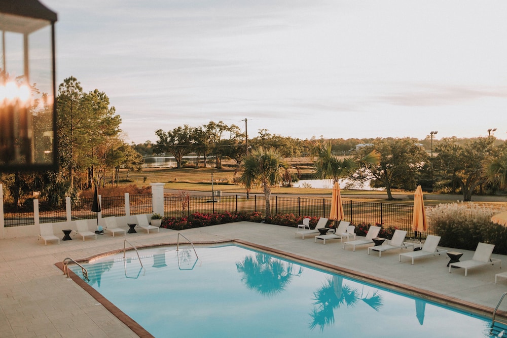 Gulf Hills Hotel and Retreat on the Water 30/52