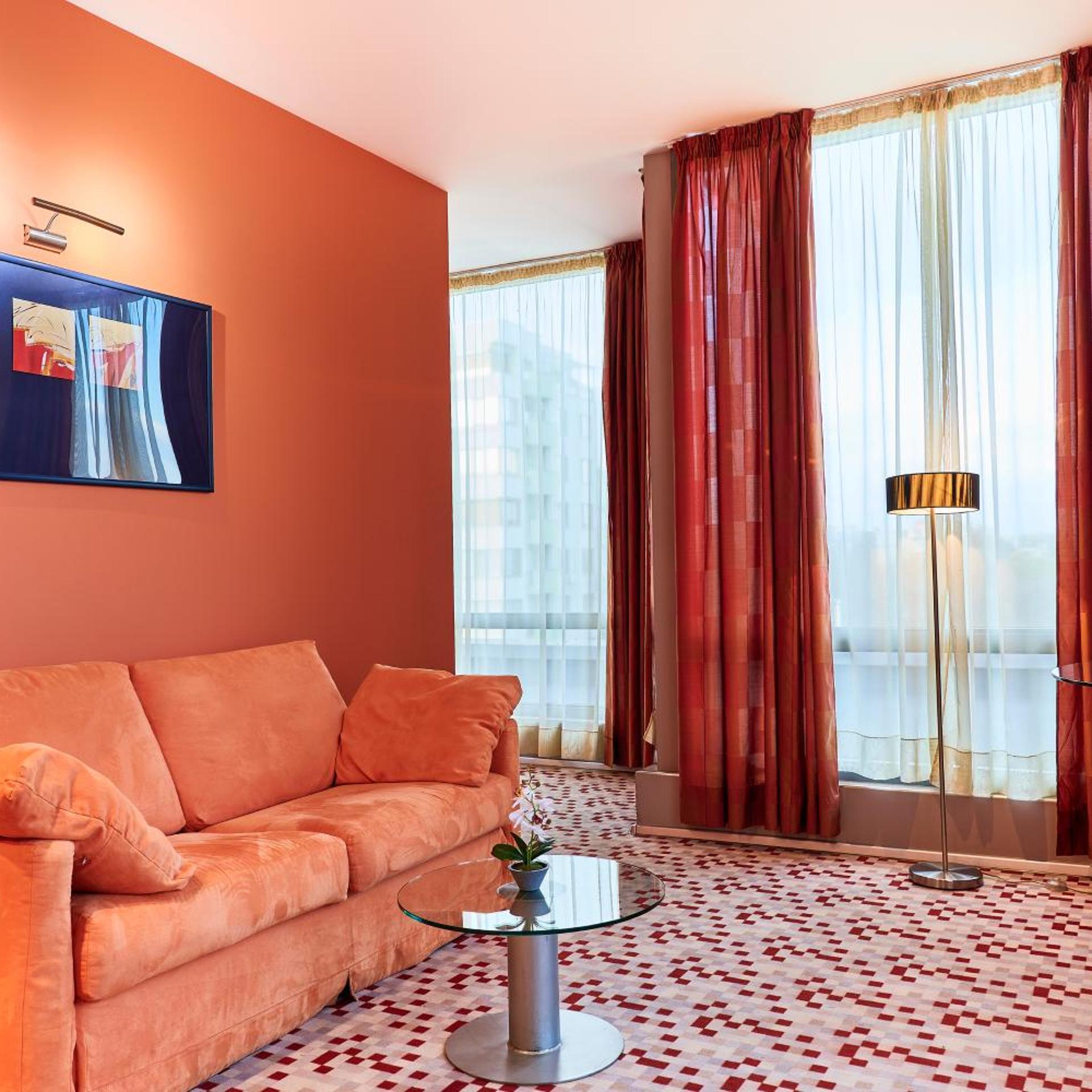 Mirena Hotel 32/50