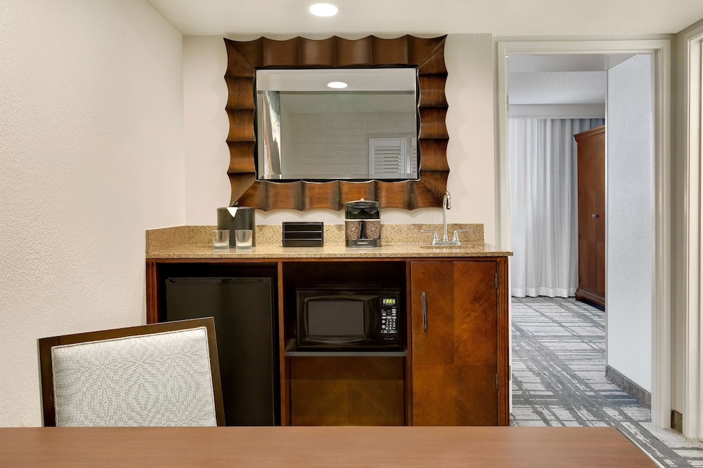 Embassy Suites by Hilton Orlando International Drive Convention Center 47/49