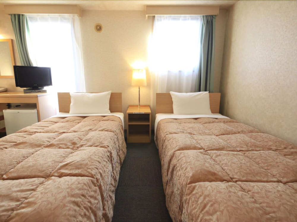 Room, Twin Beds, Smoking