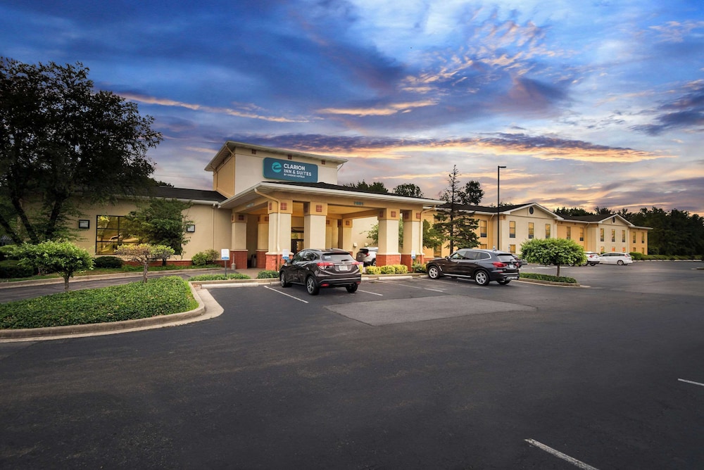 Clarion Inn & Suites Indianapolis Northwest 51/55