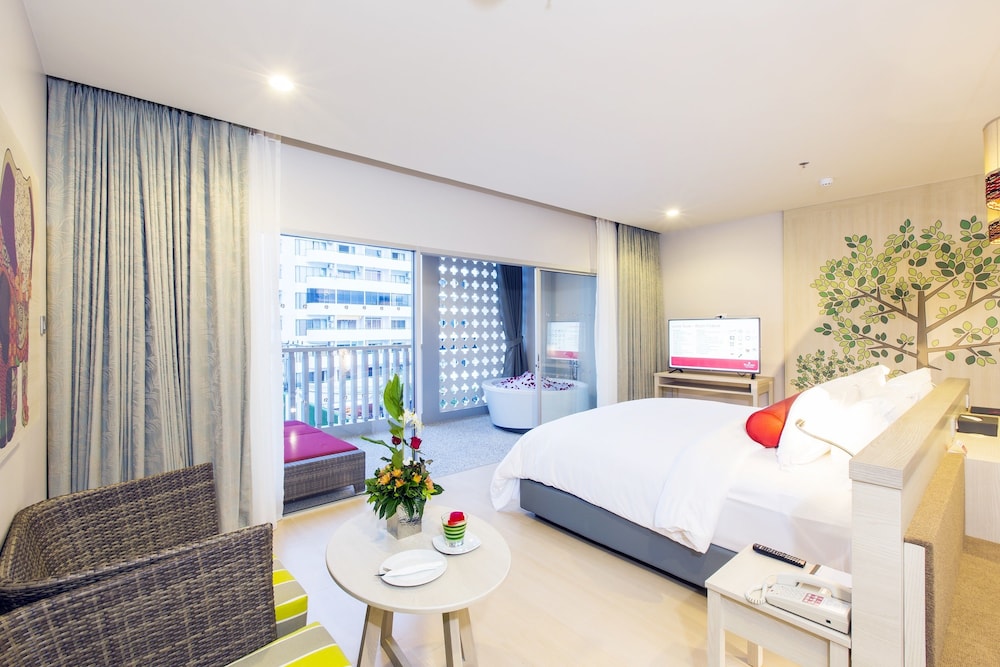 Ramada By Wyndham Phuket Deevana 20/70