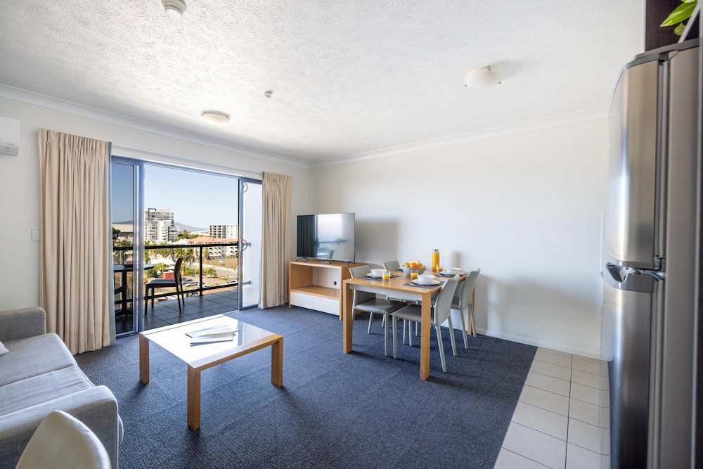 MainStay Suites Townsville 28/47
