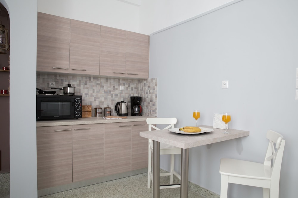Hellenic Hospitality House 38/50