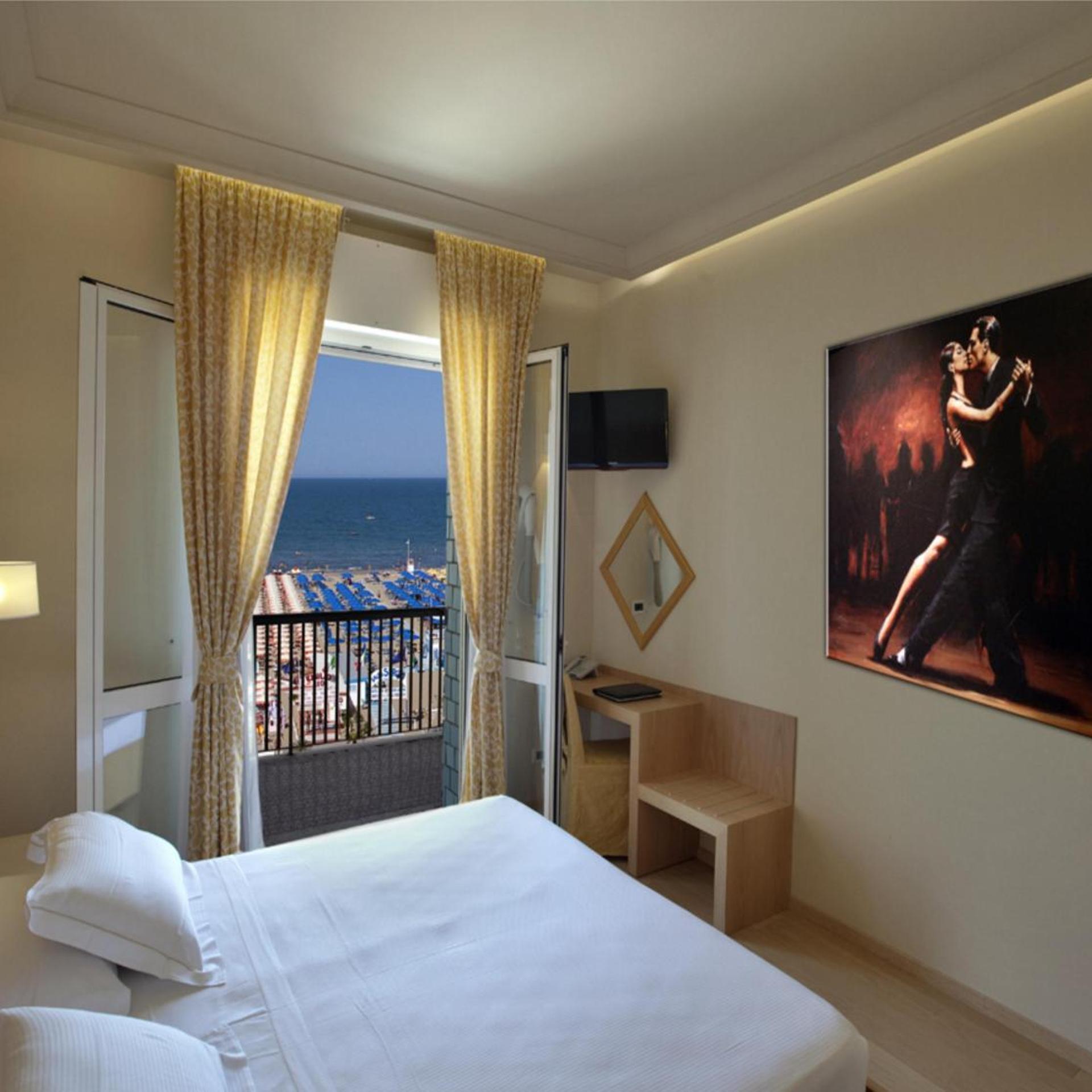 Classic, Double or Twin Bed, Lateral Side Sea View