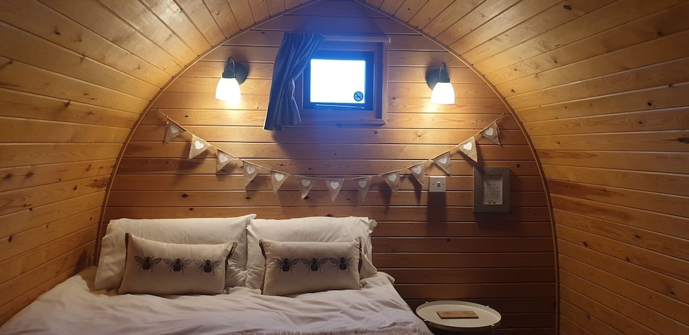 The Little Hide - Grown Up Glamping 27/50