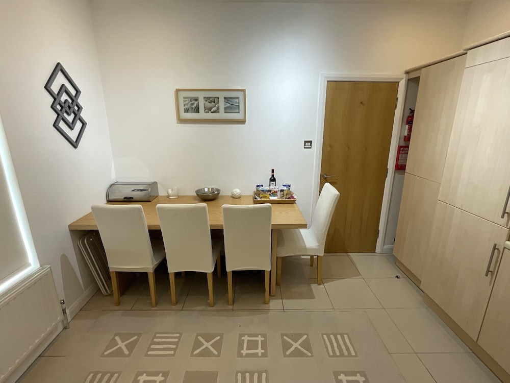 Earle House Serviced Apartments 10/50