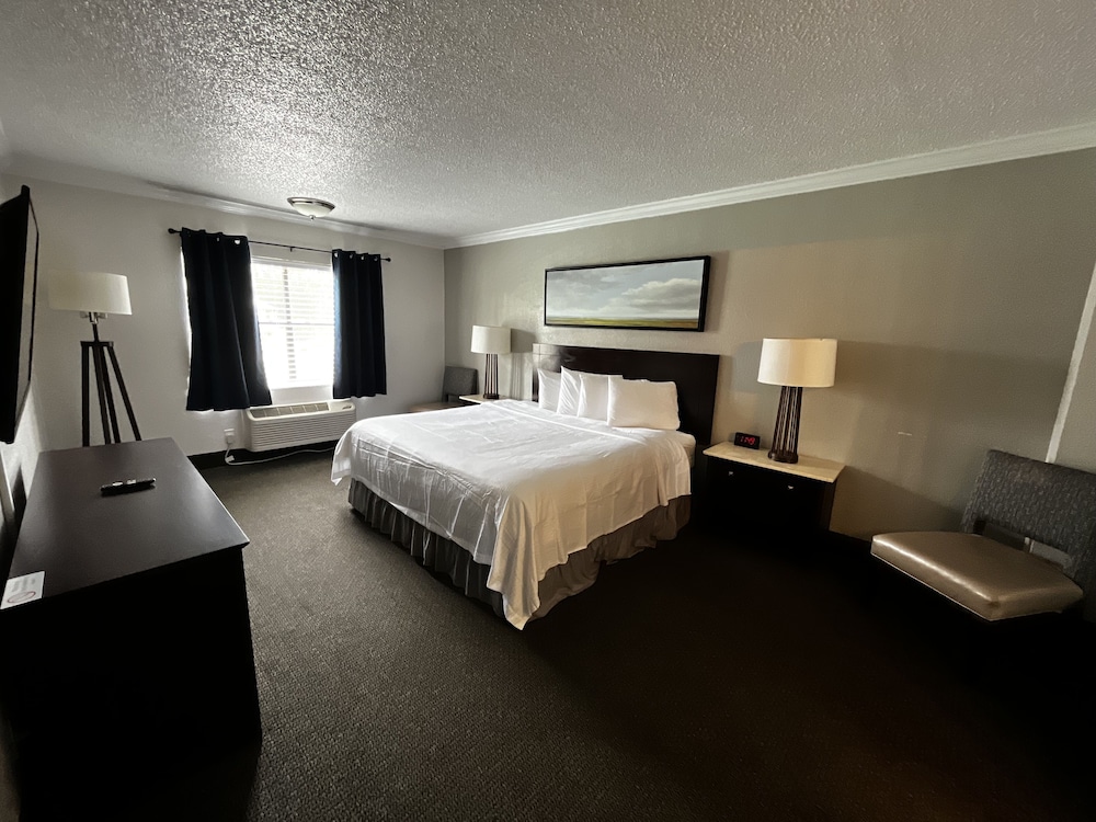 At Home Inn And Suites Pensacola 12/80