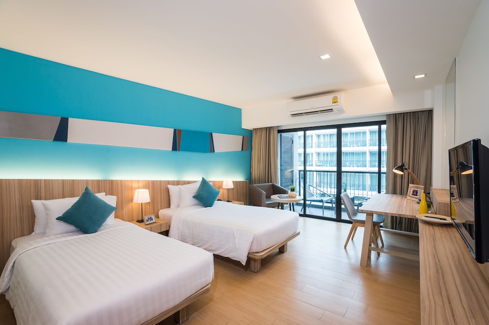 DELUXE, TWIN BEDS, CITY VIEW