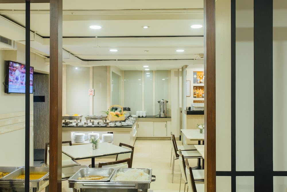 Seasons Siam Hotel 47/55