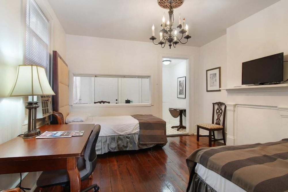 Historic Mardi Gras Inn 29/50