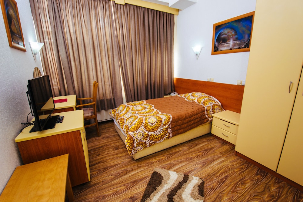 Kristal Palace Hotel 27/71