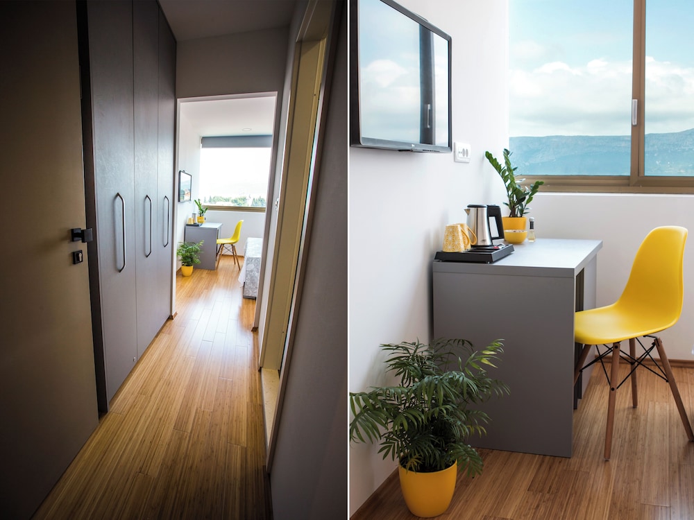 Hotel Royal Suites 64/73