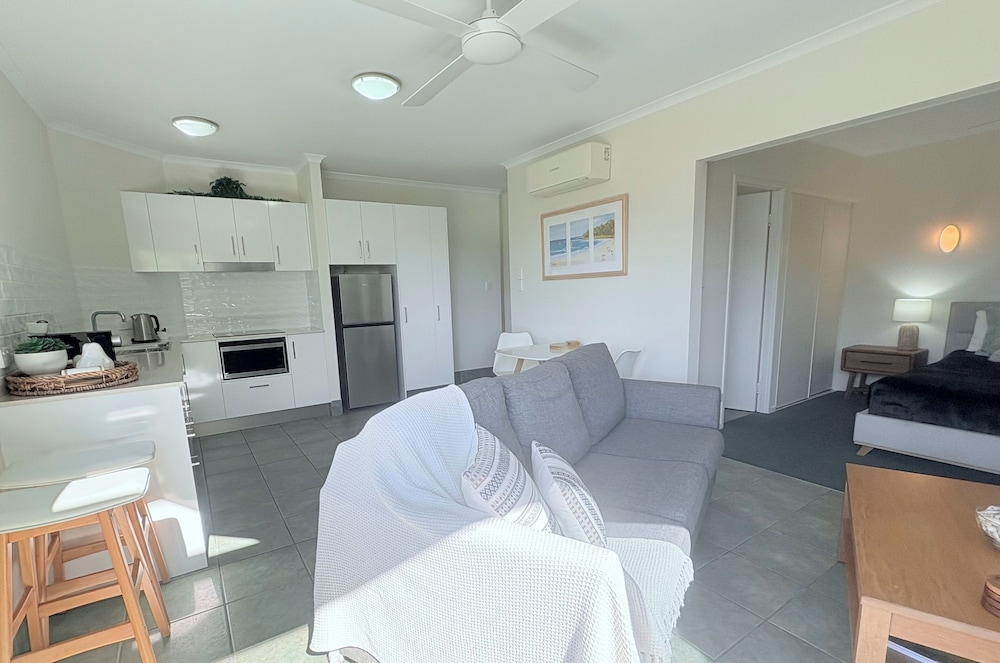 NOOSA RIVER SANDY SHORES 25/65