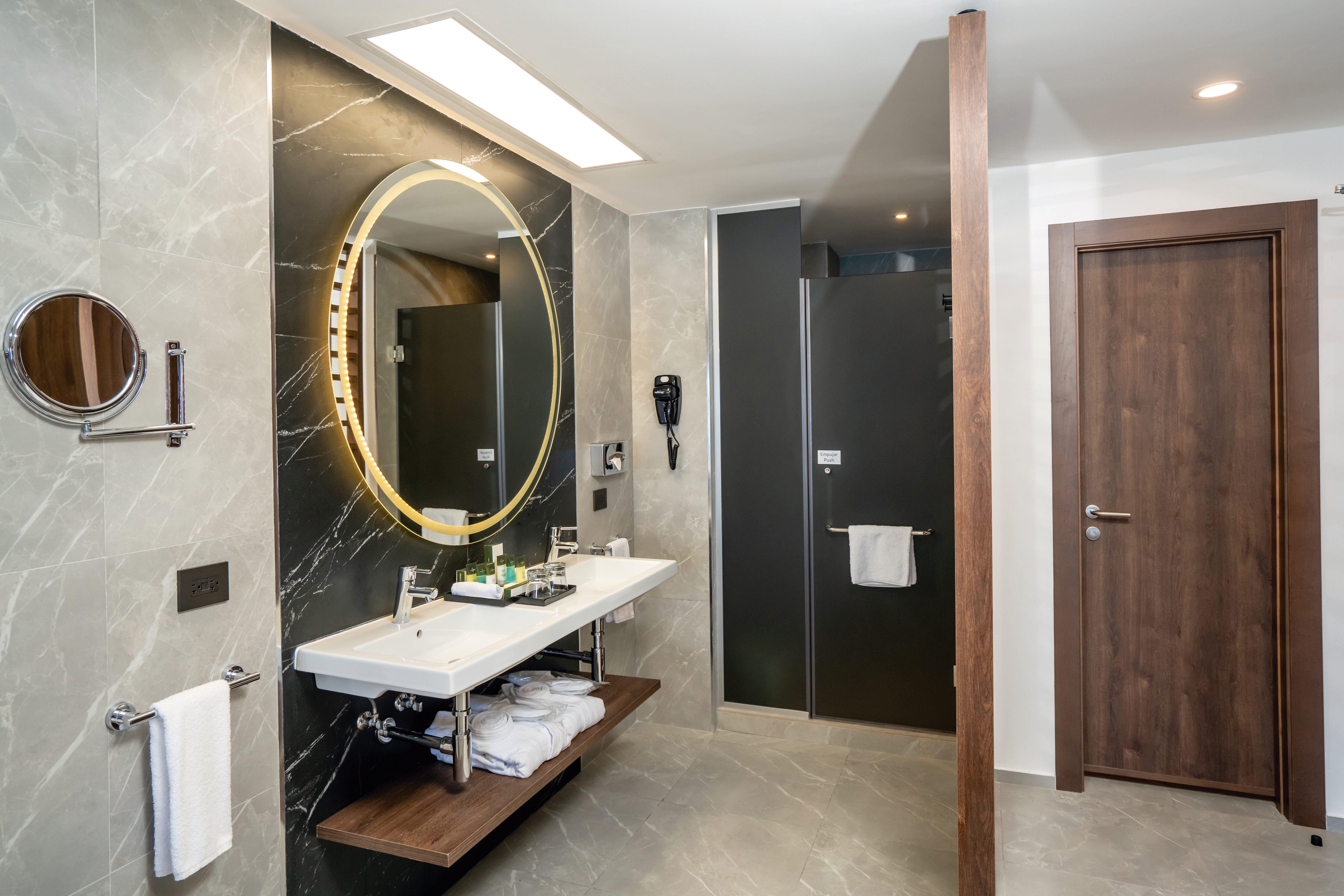 Elite, Club, Junior Suite, Ocean Front