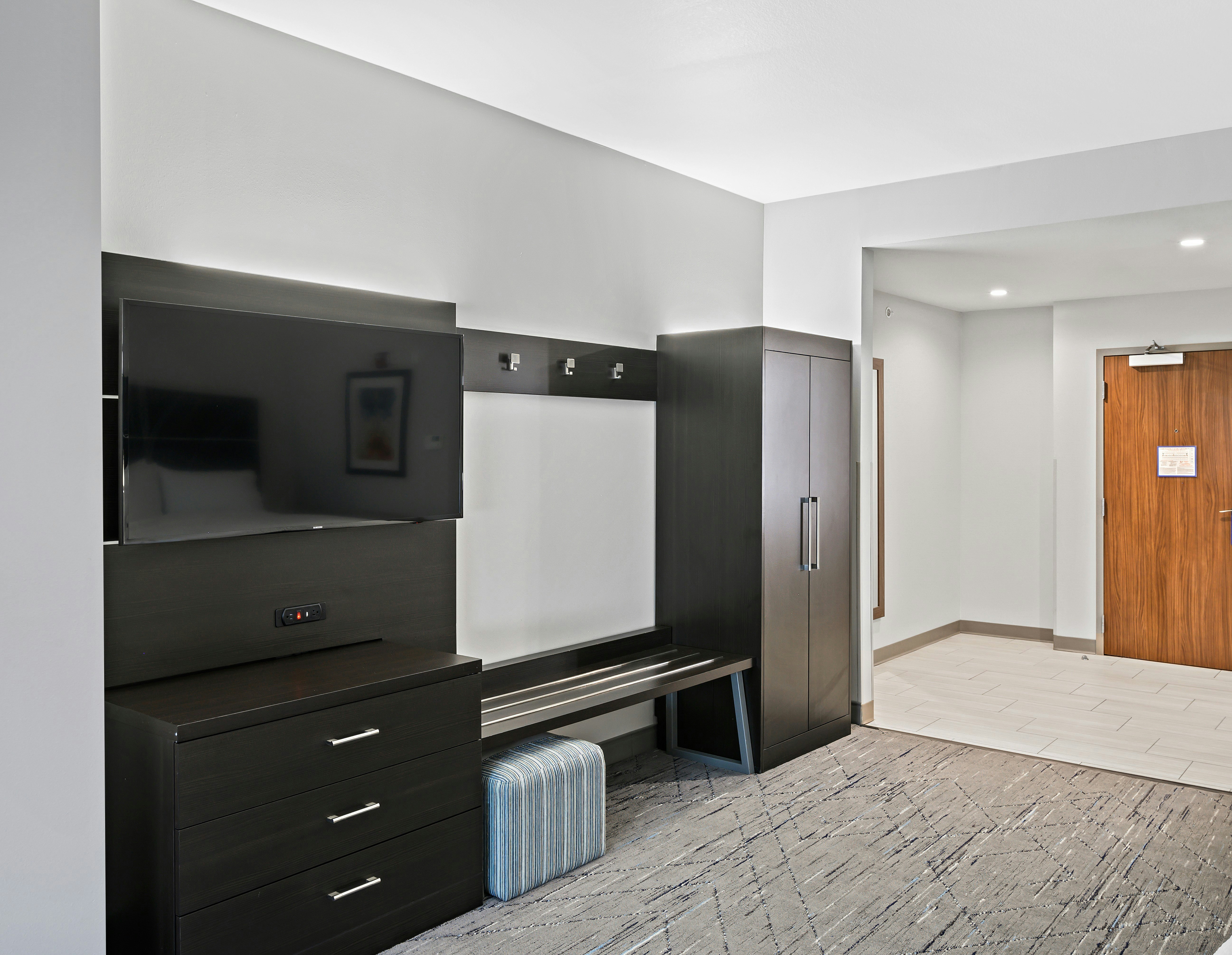 Holiday Inn Express & Suites White Hall 53/72