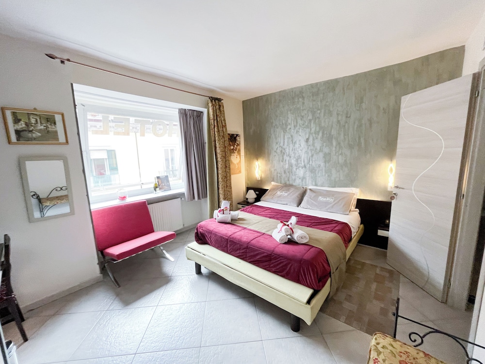 Hotel Maison Degas 24/67