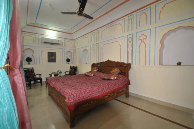 Rawla Mrignayani Palace 19/67