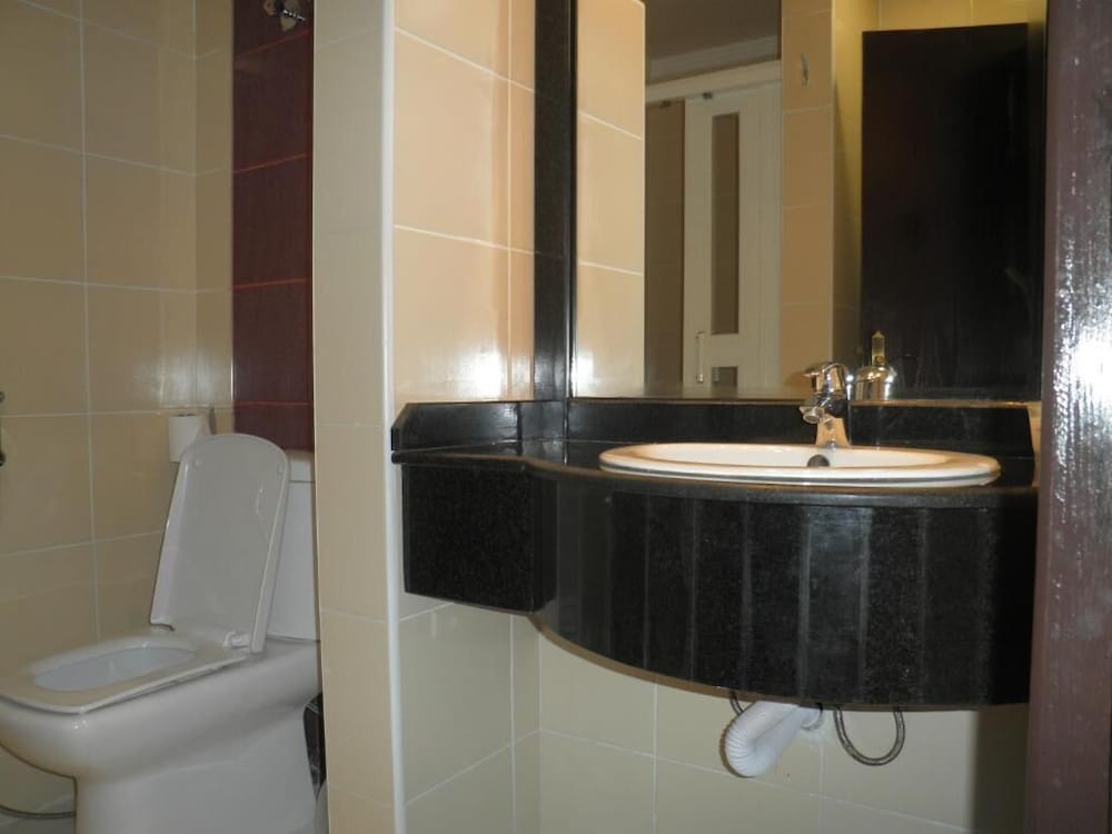 Marina Royal Hotel Suite 18/21