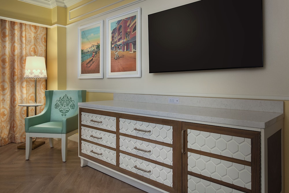 Disneys Boardwalk Inn 8/50