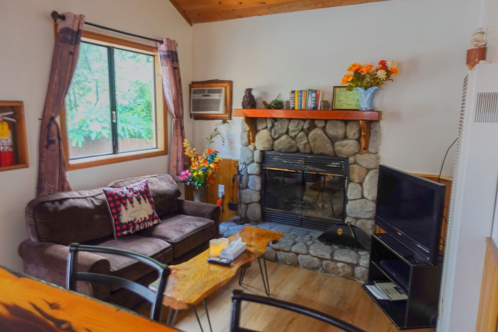 Sleepy Hollow Cabins and Hotel 40/50