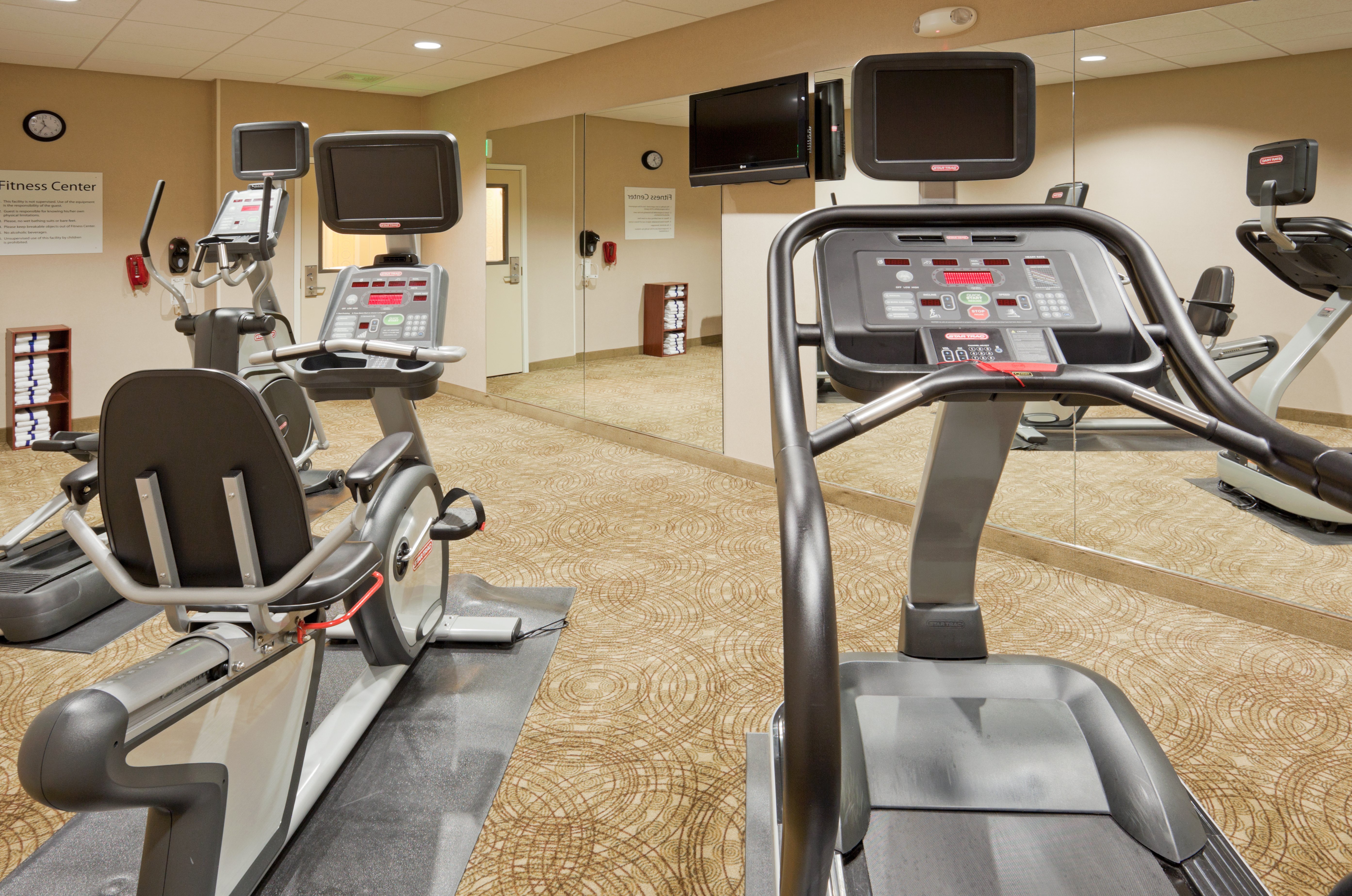 Holiday Inn Express Hotel Clovis Fresno 34/76