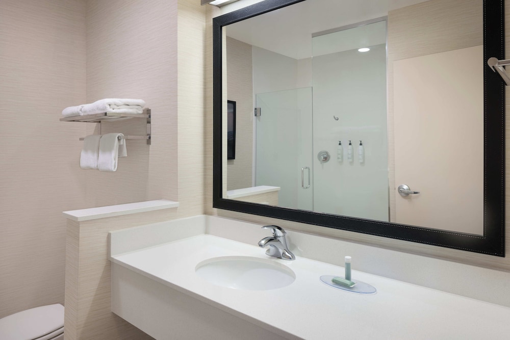 Fairfield Inn And Suites By Marriott Lincoln Southeast 63/64