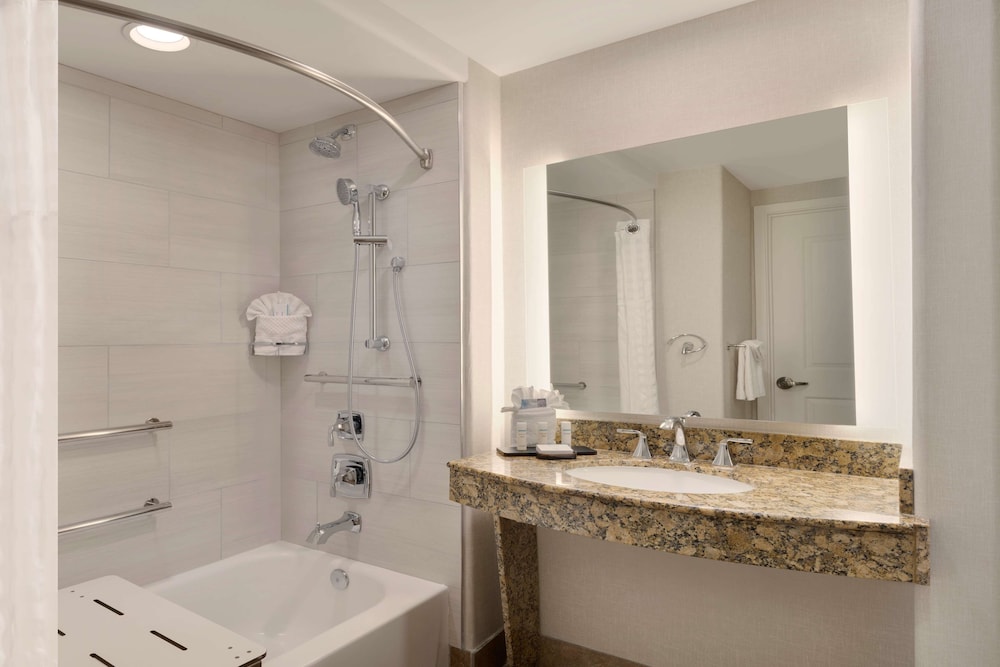 Embassy Suites Tucson Paloma Village 13/53