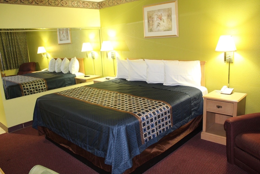 Hutchinson Inn 30/58