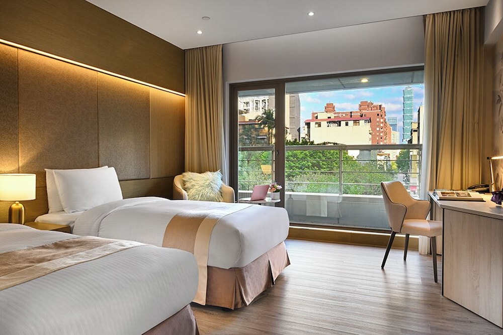 ROOM, TWIN BEDS, TAIPEI 101 VIEW