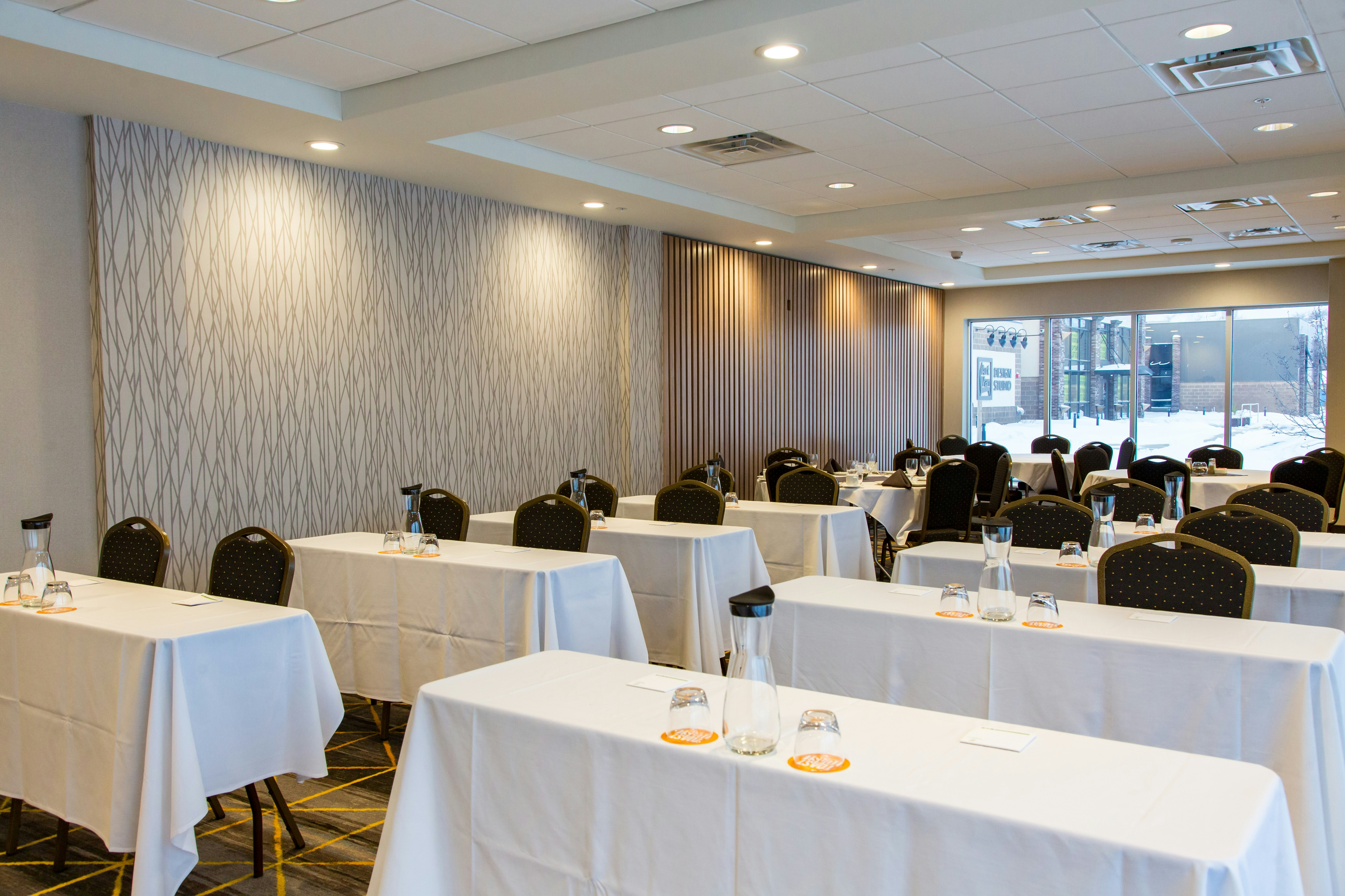 Holiday Inn & Suites Mount Pleasant 52/64