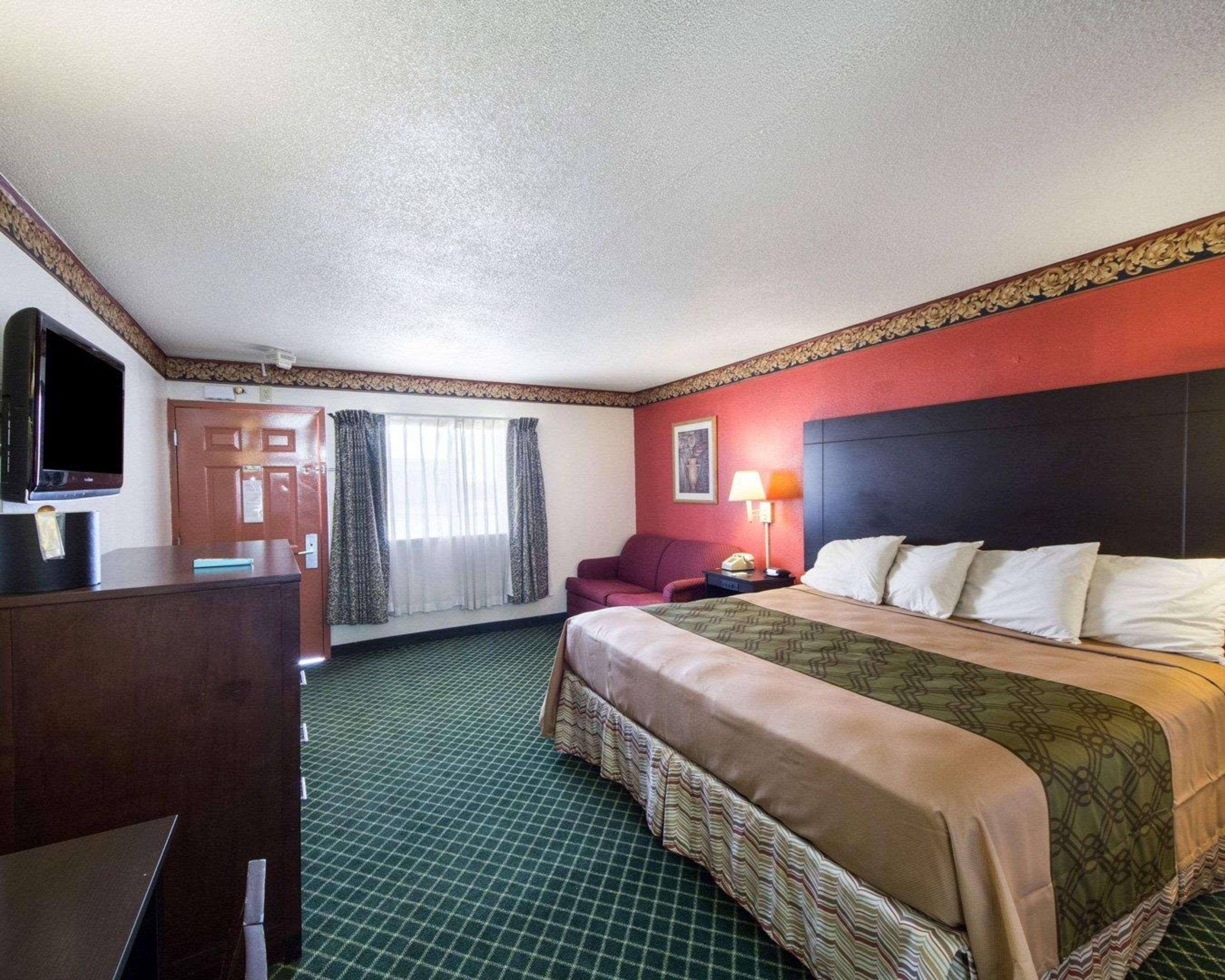 ROOM, KING BED, ACCESSIBLE