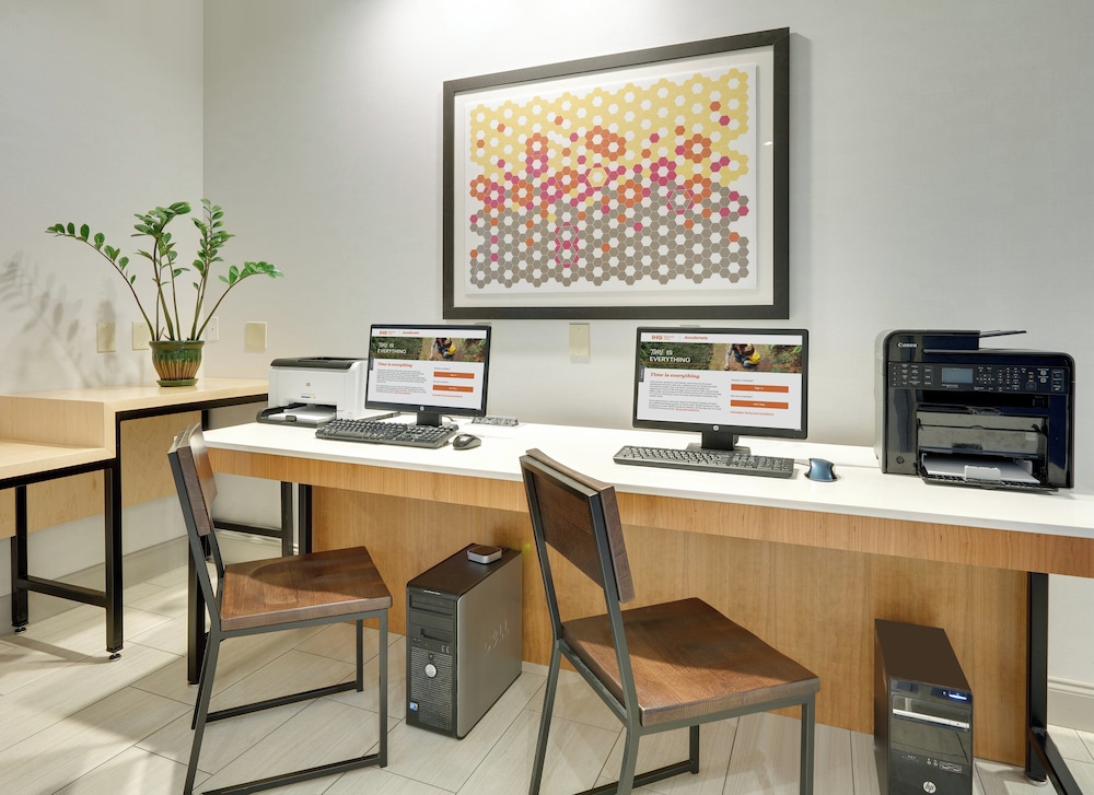 Holiday Inn Express Suites Dublin 31/34