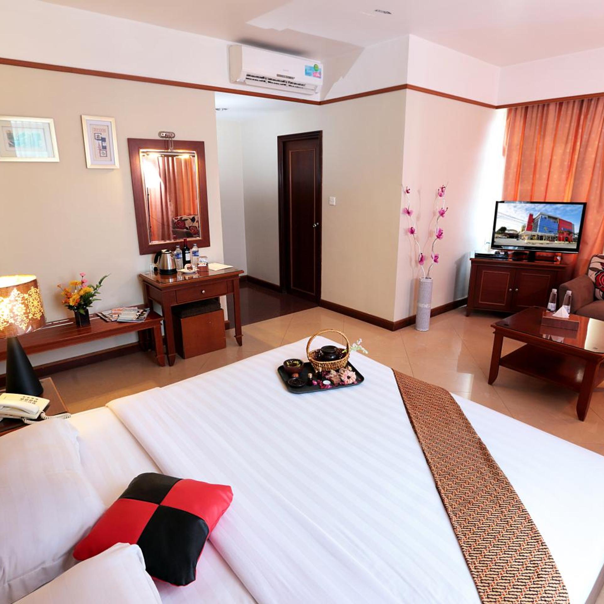HOTEL MAXIMILLIAN 19/55