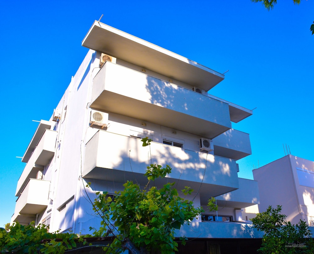 Lefka Hotel Apartments Studios 2/73